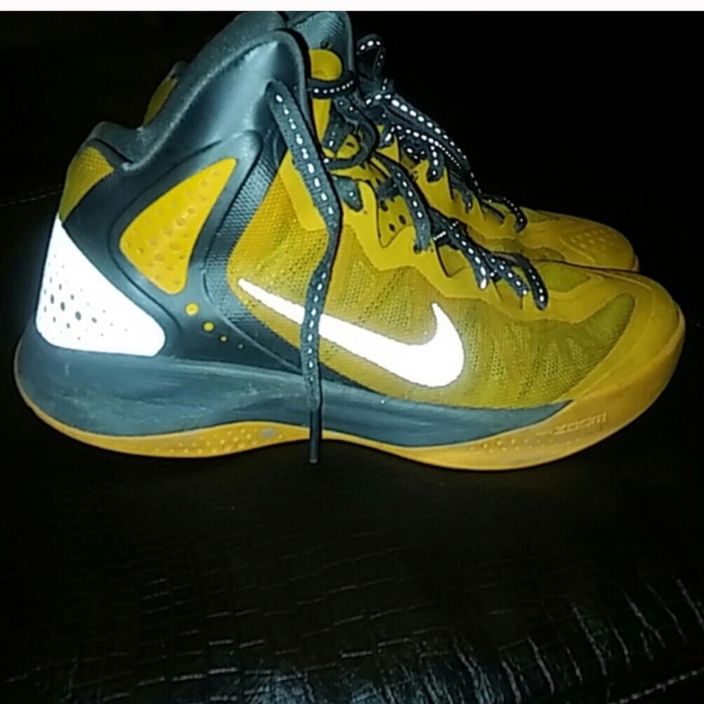 Hyperdunk yellow/grey Nikes Size 8 Men